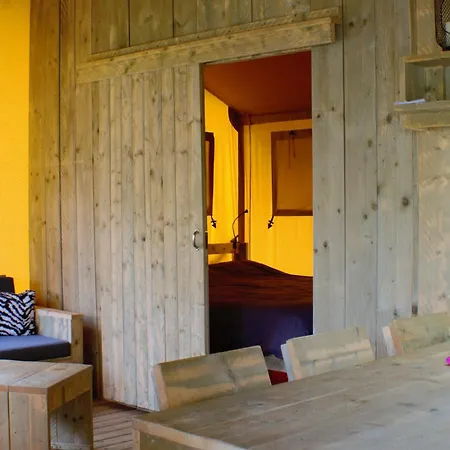 Роскошный шатер Safarilodge Kilimanjaro & Serengeti Бикберген